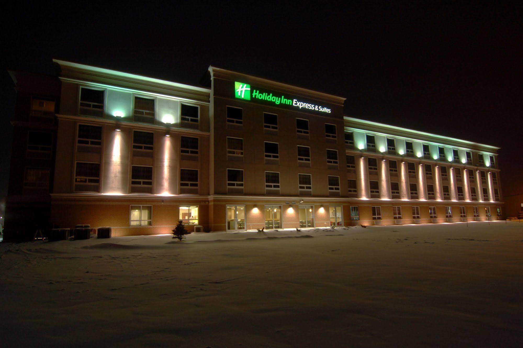 Chateau Inn & Suites Bonnyville Exterior foto